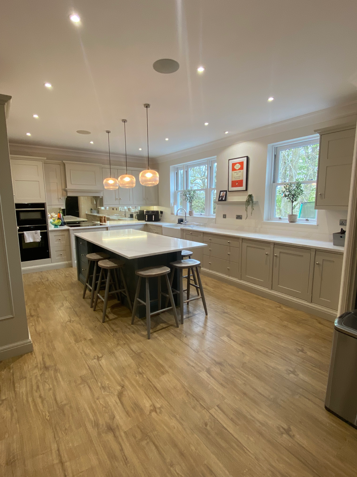 an organiseds kitchen in Berkhamsted with clear surfaces