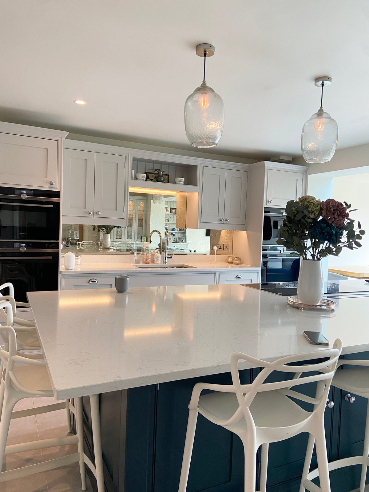 Modern kitchen for organising power hour sessions.